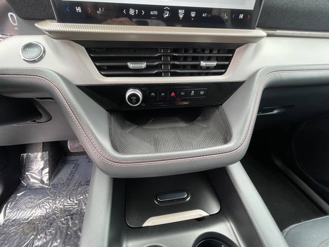 2025 Ford Explorer Active - Photo 15