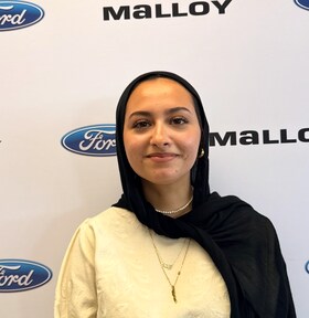 Staff member Zeina from ID_ff3d3b