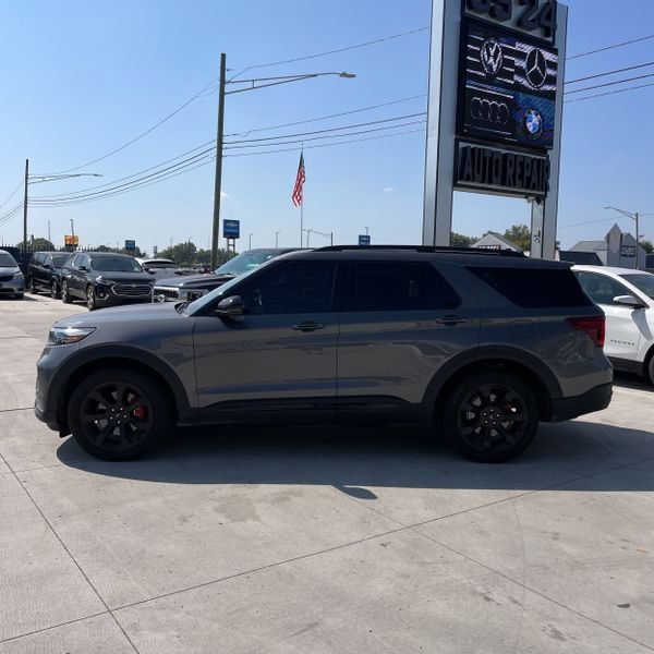 2023 Ford Explorer ST photo 3