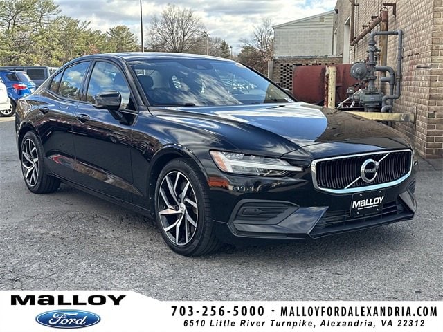2019 Volvo S60 Momentum's photo