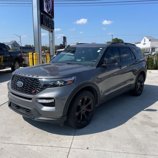 2023 Ford Explorer ST photo 2