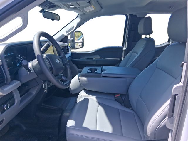 2026 Ford F-350 Super Duty Chassis Cab XL - Photo 10