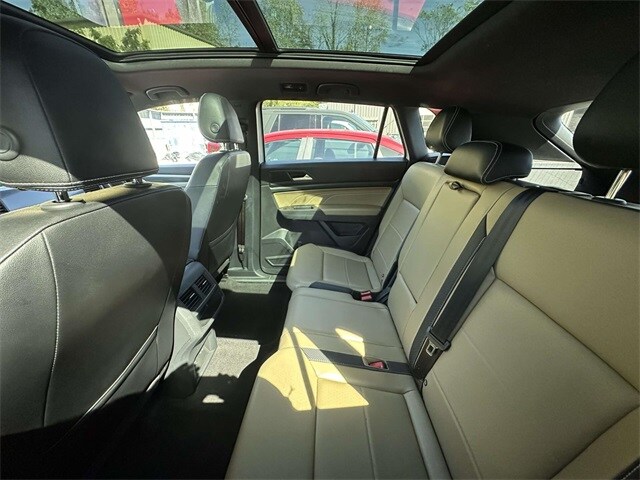 2022 Volkswagen Atlas Cross Sport V6 SE Technology photo 3