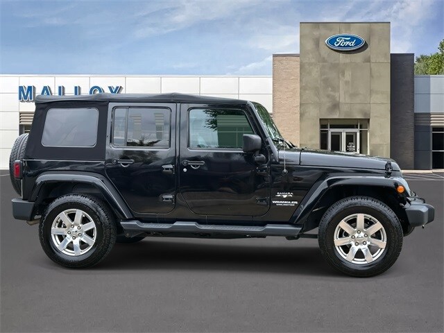 2017 Jeep Wrangler Unlimited Sahara photo 2