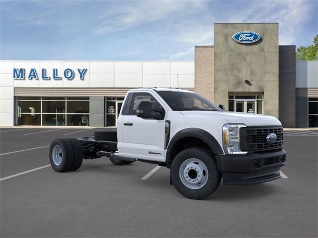 2025 Ford F-600 Super Duty Chassis Cab XL's photo