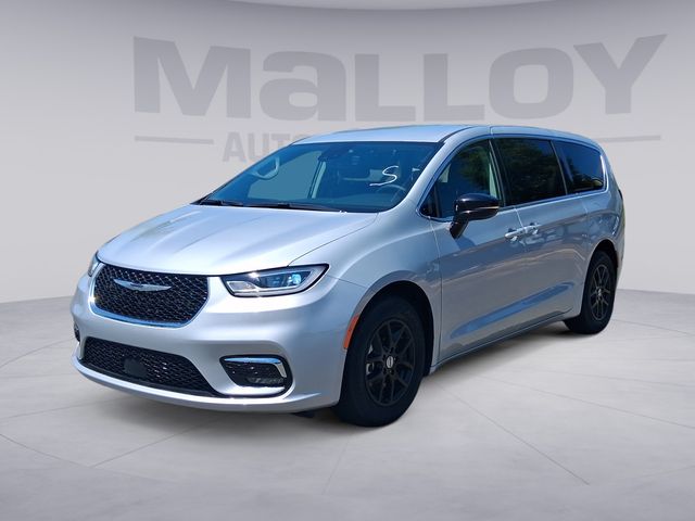 2024 Chrysler Pacifica Touring L's photo