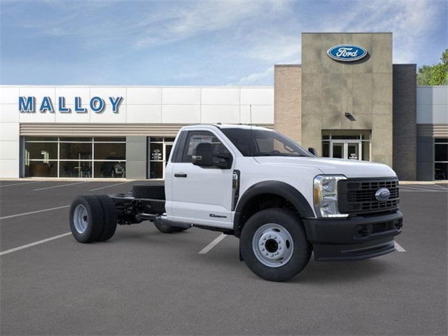 2025 Ford F-600 Super Duty Chassis Cab XL's photo