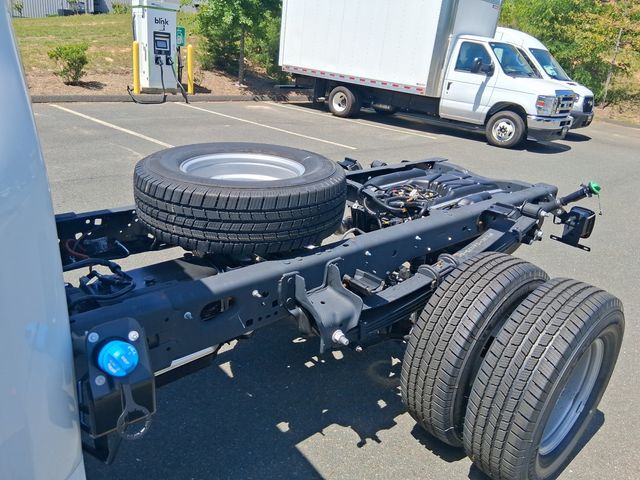 2026 Ford F-350 Super Duty Chassis Cab XL - Photo 25