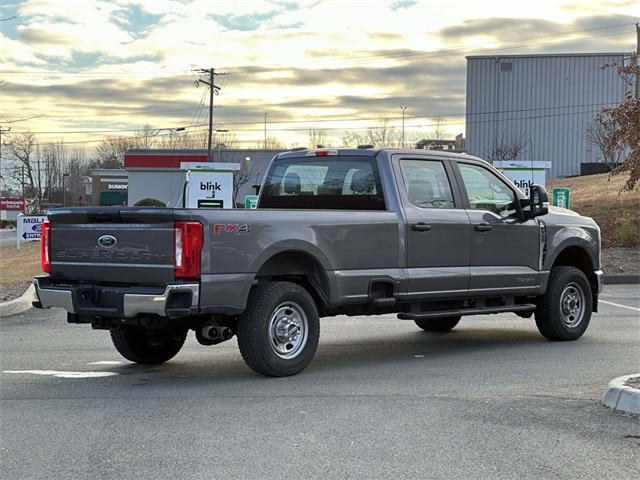 2024 Ford F-350 photo 2