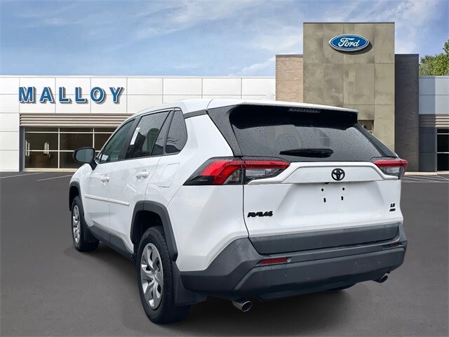 2022 Toyota RAV4 LE photo 4