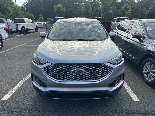 2024 Ford Edge SEL photo 2