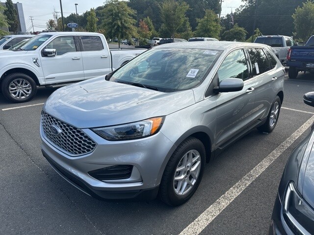 2024 Ford Edge SEL photo 3