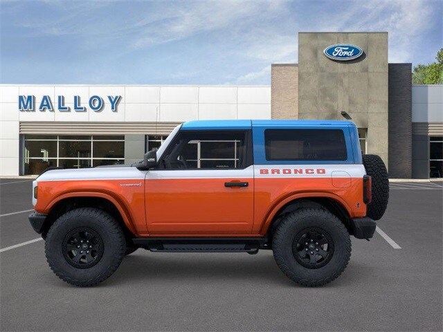 2025 Ford Bronco First Edition photo 3