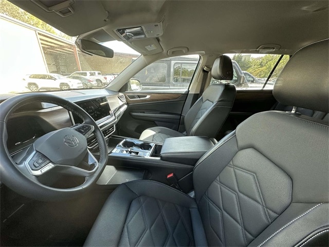 2024 Volkswagen Atlas SE Technology photo 3