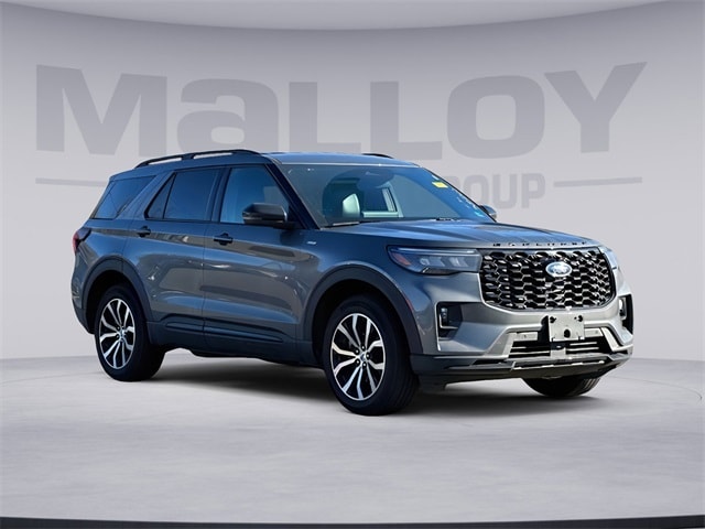2025 Ford Explorer ST-LINE's photo