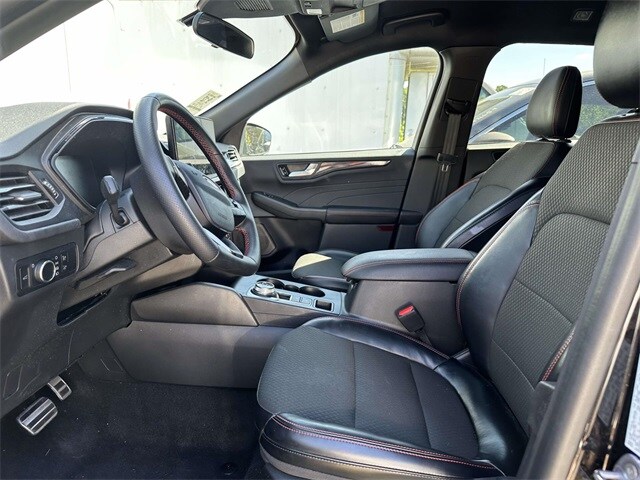 2024 Ford Escape ST-Line photo 2