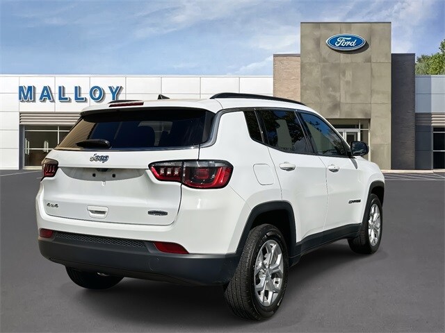 2024 Jeep Compass Latitude photo 2