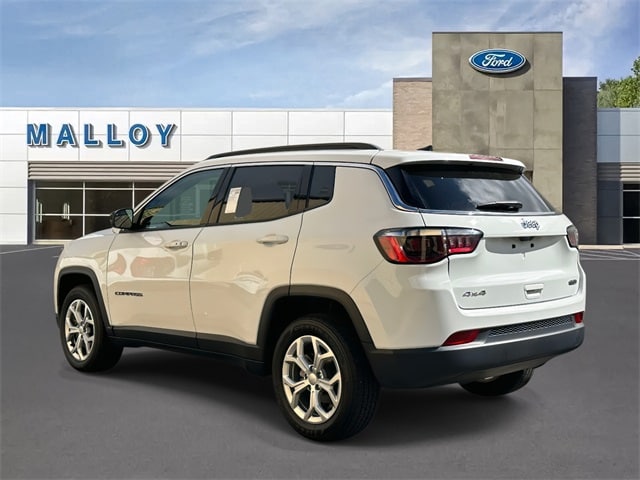 2024 Jeep Compass Latitude photo 3