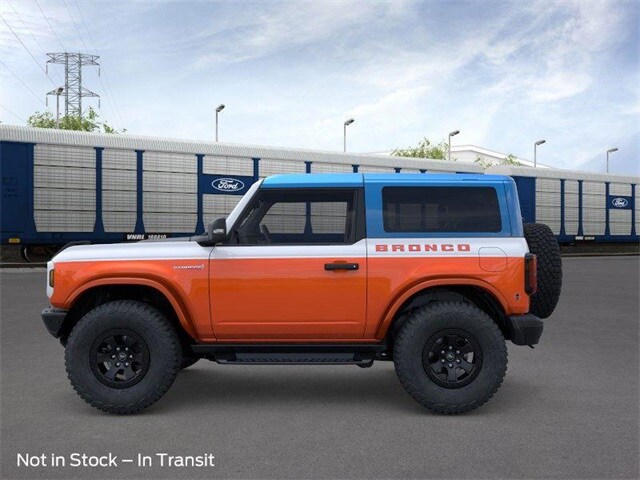 2025 Ford Bronco First Edition photo 3