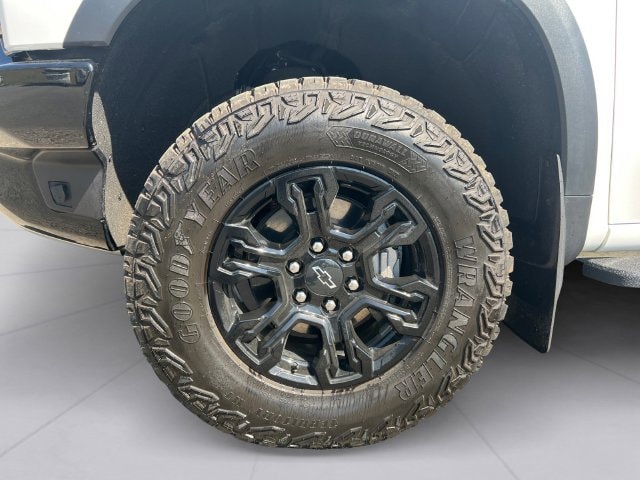 2025 Chevrolet Silverado 1500 ZR2 - Photo 9