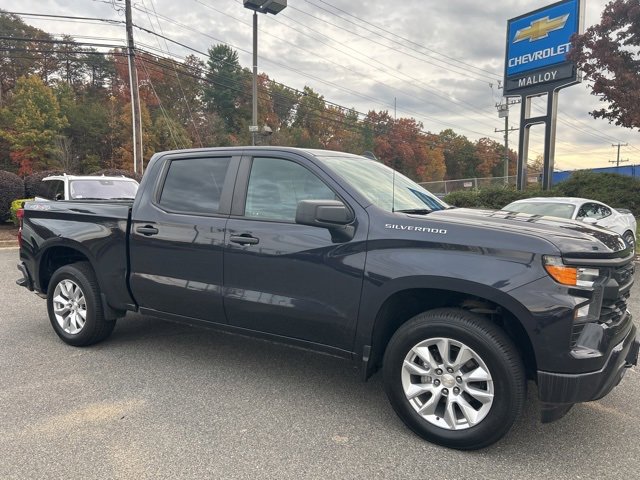 2022 Chevrolet Silverado 1500 Custom photo 2