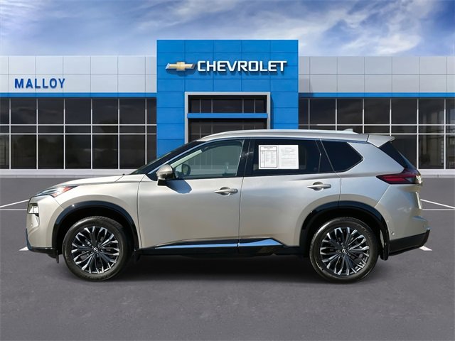 2024 Nissan Rogue Platinum photo 2