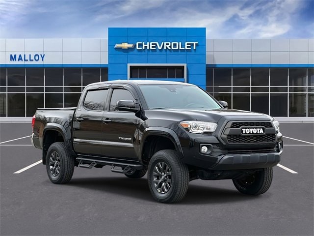 2022 Toyota Tacoma SR5's photo