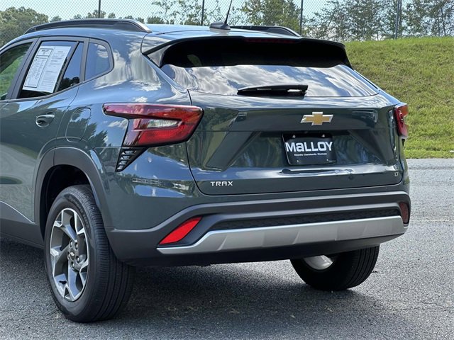 2025 Chevrolet Trax LT photo 4