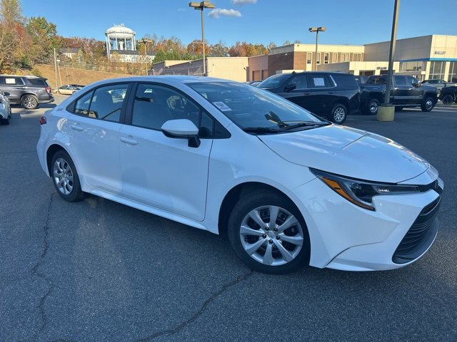2025 Toyota Corolla LE photo 4
