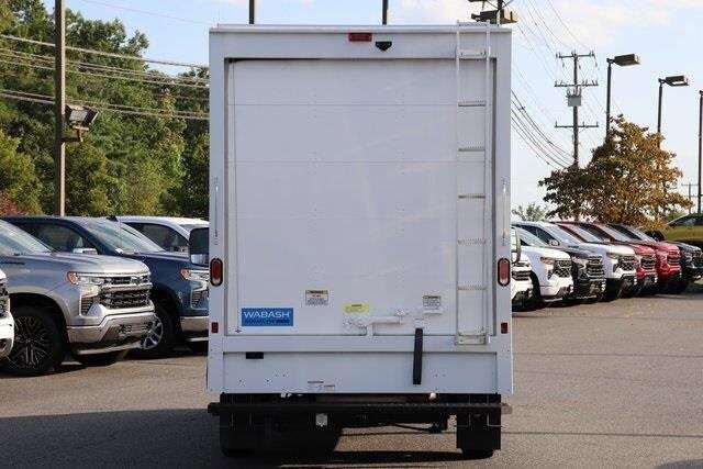 2023 Chevrolet Express Cutaway 3500 photo 4