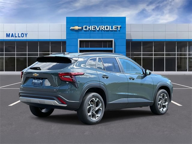2025 Chevrolet Trax LT photo 2
