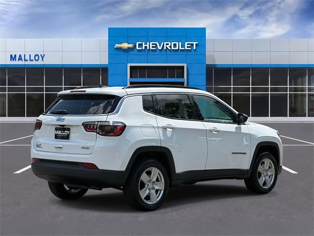 2022 Jeep Compass Latitude photo 2