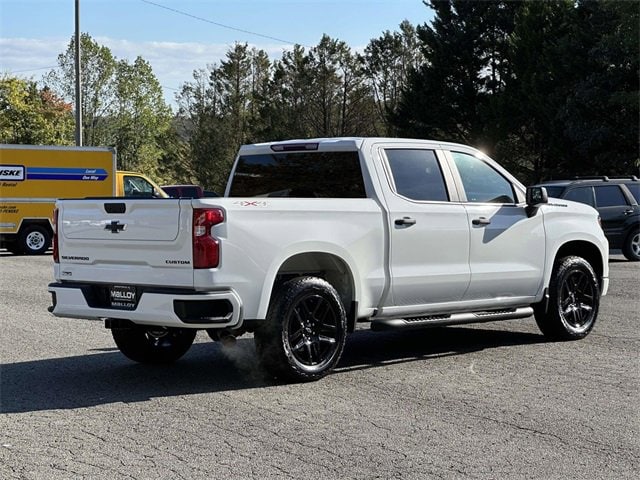 2025 Chevrolet Silverado 1500 Custom photo 2