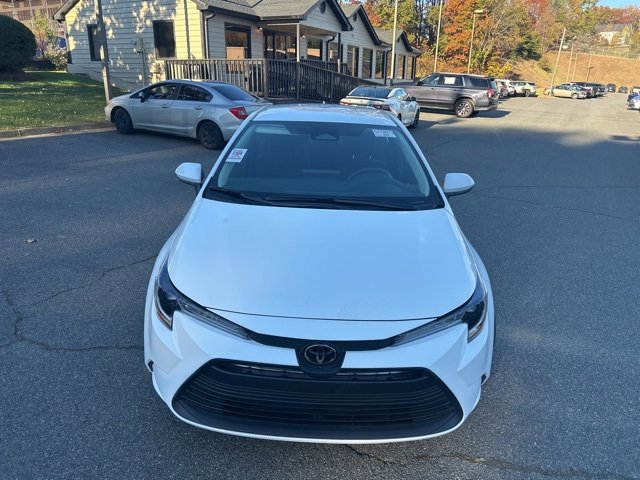2025 Toyota Corolla LE photo 3