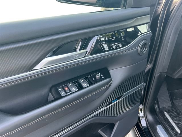 2024 Jeep Grand Wagoneer L Series II - Photo 11