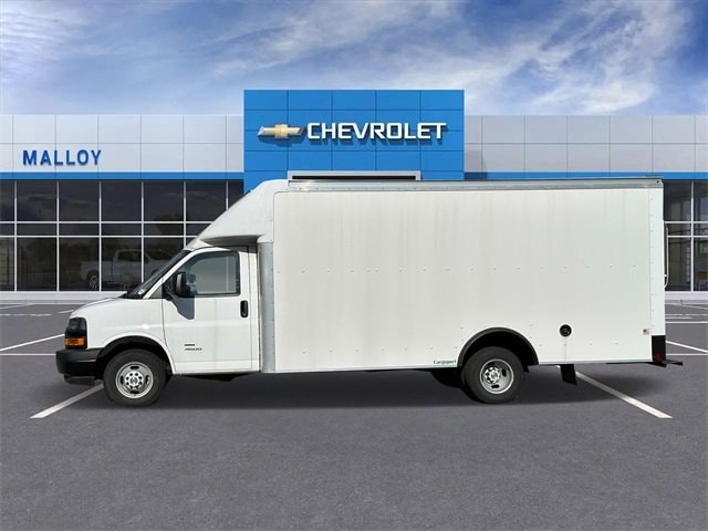 2023 Chevrolet Express Cutaway Work Van photo 4