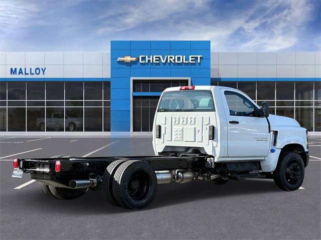 2024 Chevrolet Silverado 6500HD Work Truck photo 2