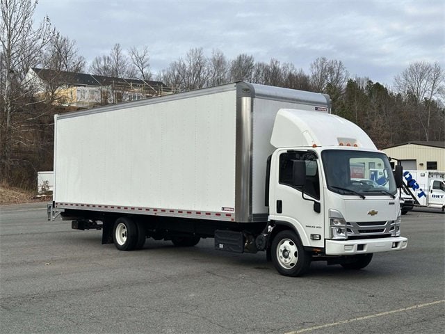 2024 Chevrolet Low Cab Forward 5500 XD's photo