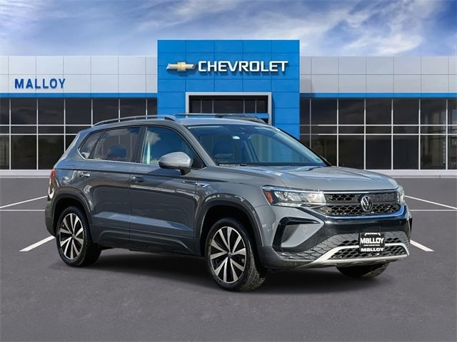 2023 Volkswagen Taos SE's photo