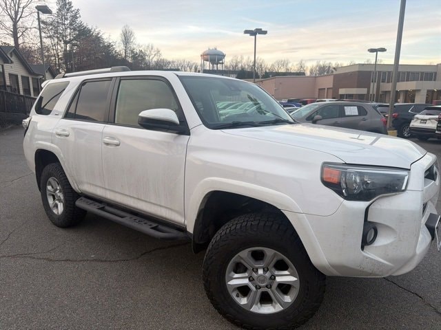 2020 Toyota 4Runner SR5's photo
