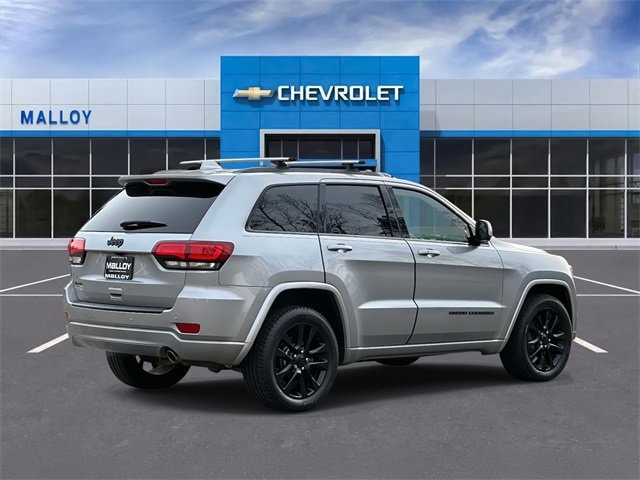 2017 Jeep Grand Cherokee Altitude photo 2