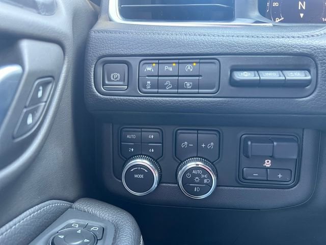 2023 GMC Yukon Denali - Photo 23