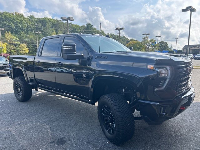 2025 Chevrolet Silverado 2500HD LTZ photo 4