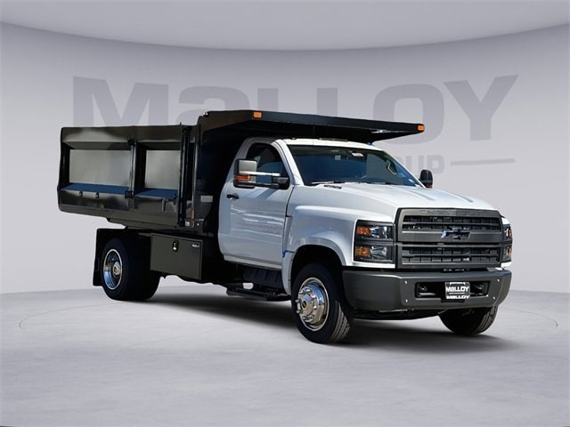 2023 Chevrolet Silverado WT's photo