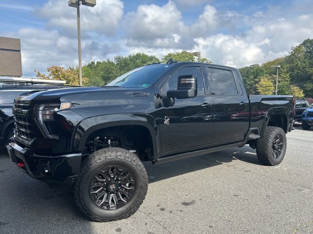 2025 Chevrolet Silverado 2500HD LTZ photo 2