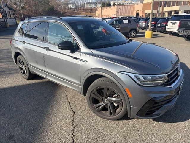 2023 Volkswagen Tiguan SE R-LINE BLACK's photo