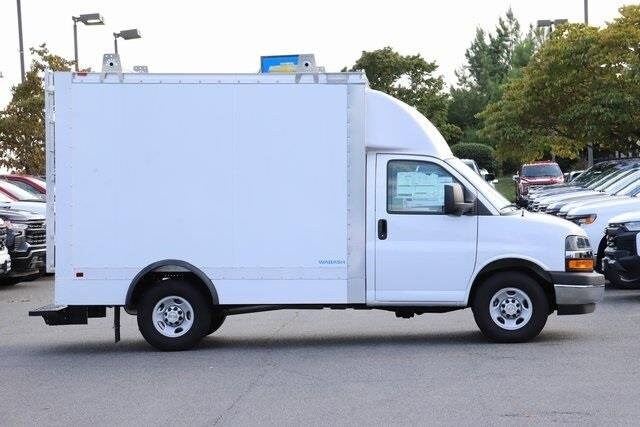 2023 Chevrolet Express Cutaway 3500 photo 3