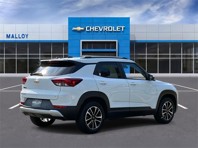 2024 Chevrolet Trailblazer LT photo 2