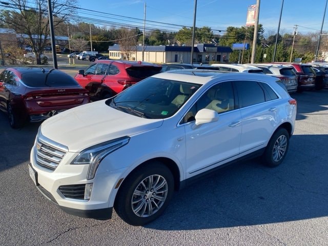 2018 Cadillac XT5 Luxury photo 2