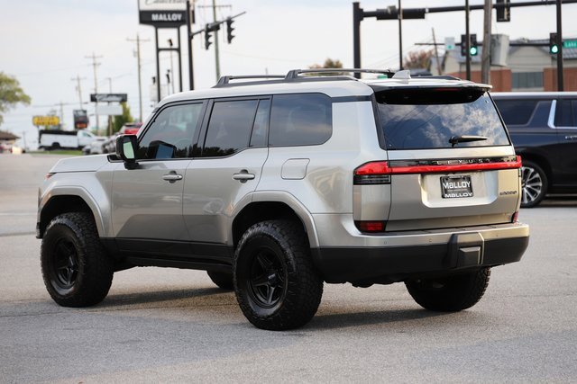 2024 Lexus GX 550 Luxury photo 2